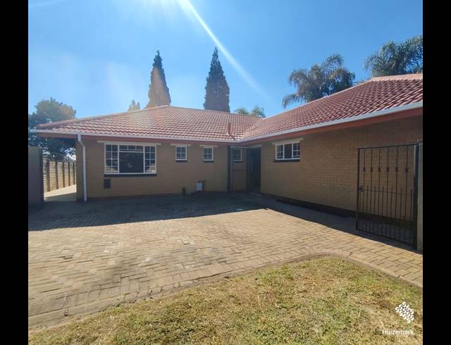 3 BEDROOM HOUSE TO LET IN VAALPARK
